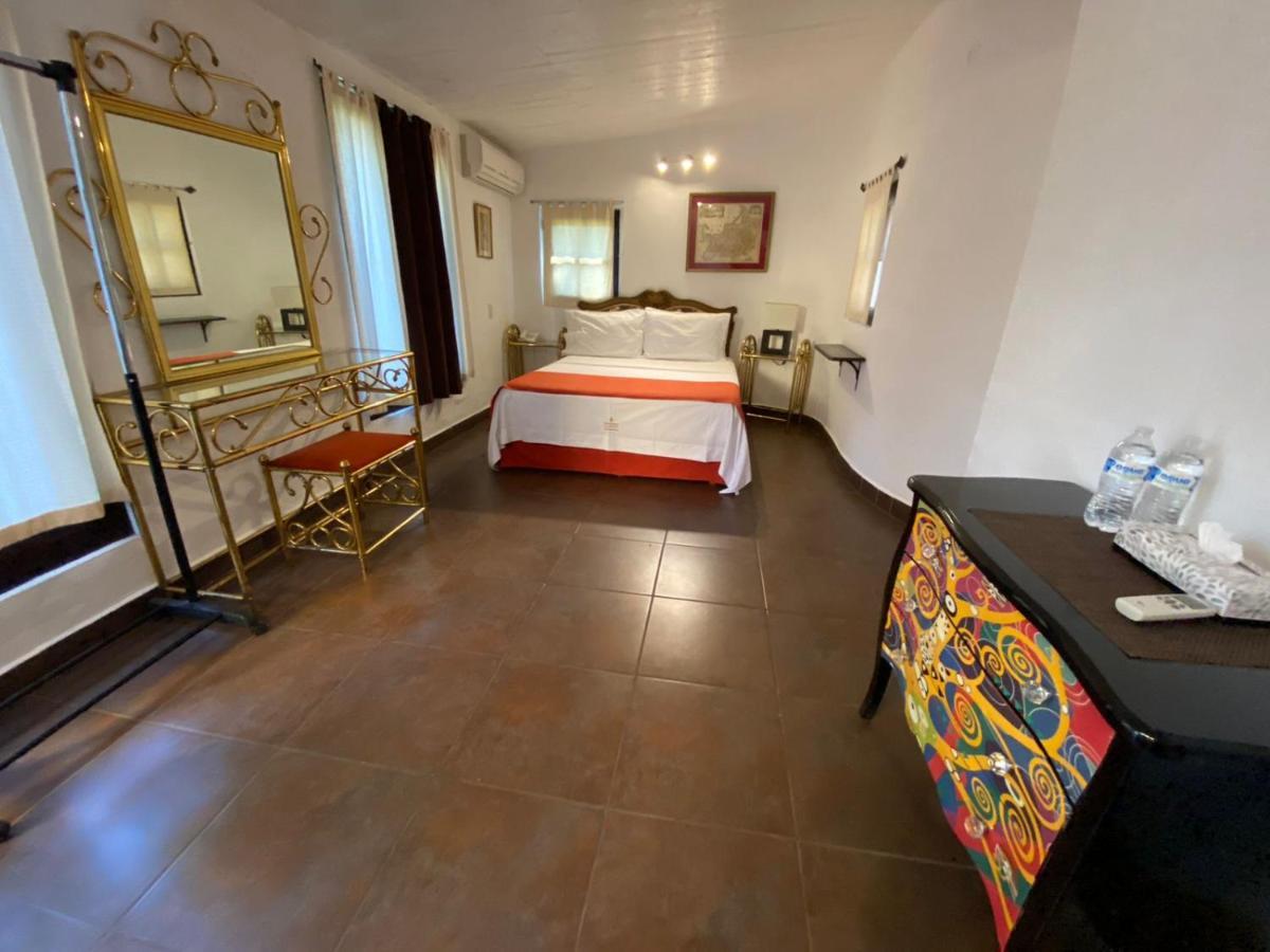 Отель La Joyita Cuernavaca (Adults Only) Экстерьер фото